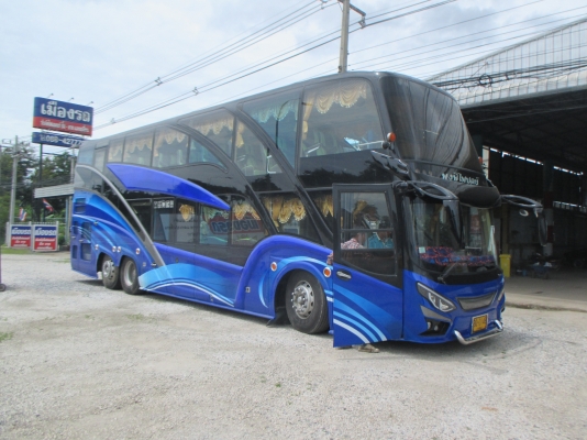 รถทัวร์  8  ล้อ  ISUZU