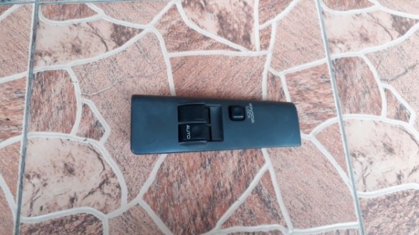 สวิทช์ กดกระจกข้างขวา MITSHUBISI RVR