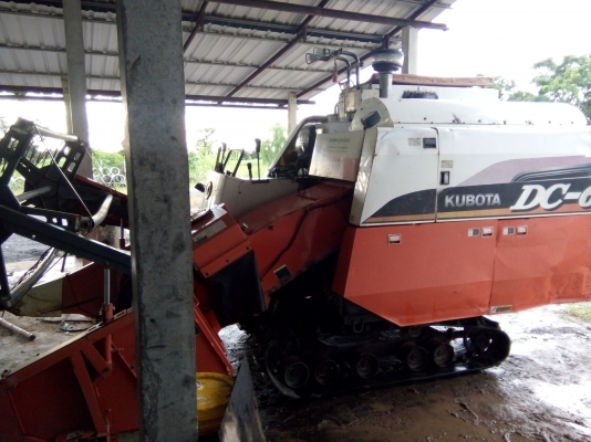 ขายรถเกี่ยวข้าวคูโบต้าDC 60  ปี 53