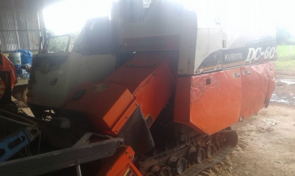 ขายรถเกี่ยวข้าวคูโบต้าDC 60  ปี 52