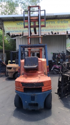 TOYOTA5FD25 ขนาด2.5ตัน เสาสูง4เมตร เกียร์ธรรมดา เครื่องยนต์ดีเซล1Z รถนอก