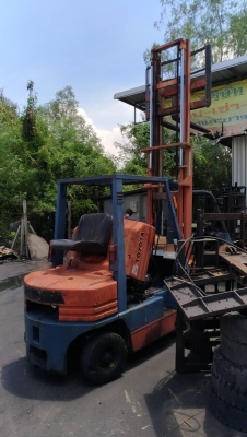 TOYOTA5FD25 ขนาด2.5ตัน เสาสูง4เมตร เกียร์ธรรมดา เครื่องยนต์ดีเซล1Z รถนอก