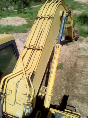 Komatsu Pc200-6 เครื่องดี ช่วงล่างดี เอวมีขยับ ทำงานคล่อง ไม่โหลด