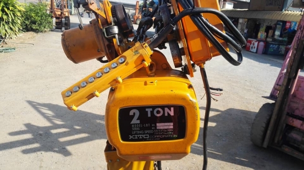 รอกโซ่ไฟฟ้าญี่ปุ่น Kito 2 ton 4 ทิศทาง รุ่นพิเศษ 2 สปีด ไฟตรง 380V สภาพสวยพร้อมใช้งาน