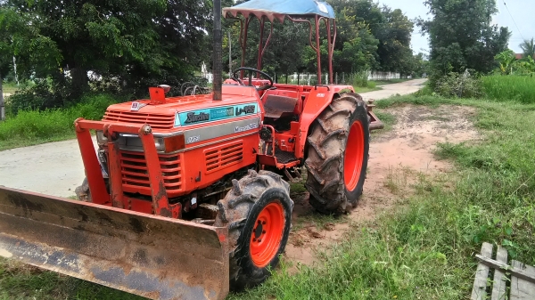 ขายรถไถนาคูโบต้า L 1455แรงตัวแรง5สูบสภาพเดิมๆและสีเดิมๆเครืองดีแน่นเกียรดีคัพ