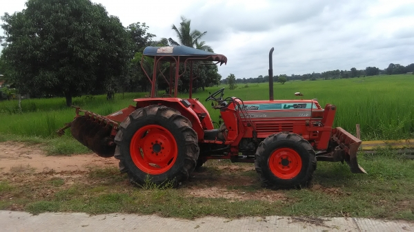 ขายรถไถนาคูโบต้า L 1455แรงตัวแรง5สูบสภาพเดิมๆและสีเดิมๆเครืองดีแน่นเกียรดีคัพ ขายรถไถนาคูโบต้า L 1455แรงตัวแรง5สูบสภาพเดิมๆและสีเดิมๆเครืองดีแน่นเกียรดีคัพ