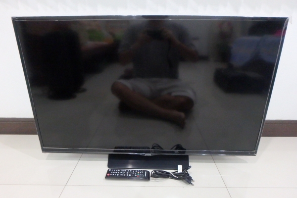LED Digital TV Samsung รุ่น UA40H4200AK ขนาด 40 นิ้ว มีรีโมท สภาพใหม่