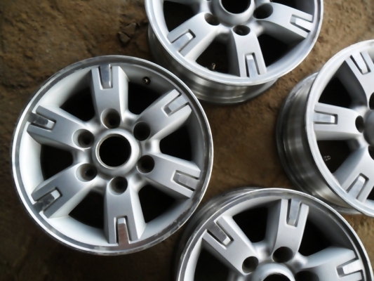 แม็กกระบะขอบ15 เอนไกแท้ 6รู139 สภาพดี (4วง 3,900)