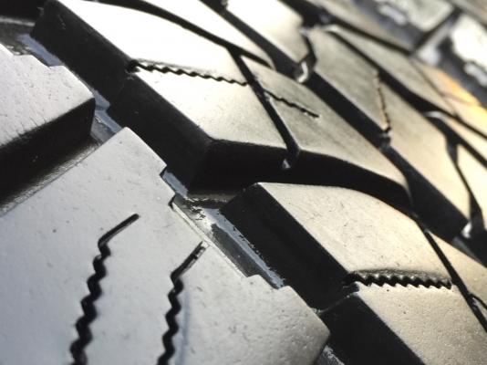 ยาง All Yokohama 265 65 17 ปลายปี15 ดอกเต็ม ไม่มีปะ ใช้ยาว ราคาไม่แพง ยาง All Yokohama 265 65 17 ปลายปี15 ดอกเต็ม ไม่มีปะ ใช้ยาว ราคาไม่แพง