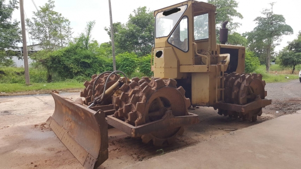 ขาย รถแทรคเตอร์ 4 ล้อแกะ CAT 815 สภาพสวยพร้อมใช้งาน เครื่องดี เกียร์ดี ปั้มดี เอกสารใบซื้อขาย ราคาต่อรองได้ครับ