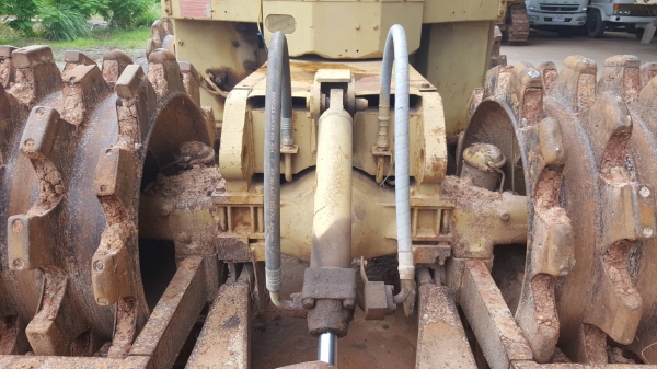 ขาย รถแทรคเตอร์ 4 ล้อแกะ CAT 815 สภาพสวยพร้อมใช้งาน เครื่องดี เกียร์ดี ปั้มดี เอกสารใบซื้อขาย ราคาต่อรองได้ครับ