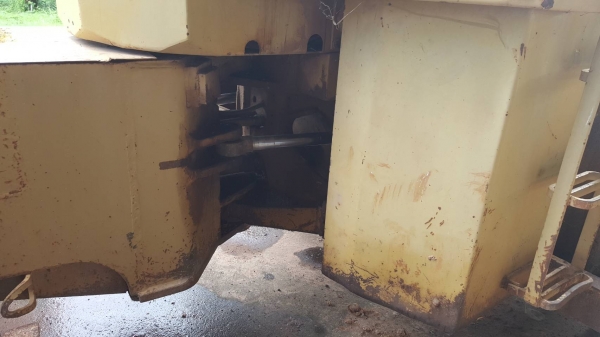 ขาย รถแทรคเตอร์ 4 ล้อแกะ CAT 815 สภาพสวยพร้อมใช้งาน เครื่องดี เกียร์ดี ปั้มดี เอกสารใบซื้อขาย ราคาต่อรองได้ครับ