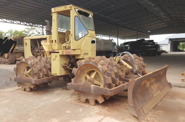 ขาย รถแทรคเตอร์ 4 ล้อแกะ CAT 815 สภาพสวยพร้อมใช้งาน เครื่องดี เกียร์ดี ปั้มดี เอกสารใบซื้อขาย ราคาต่อรองได้ครับ