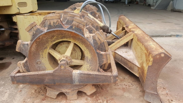 ขาย รถแทรคเตอร์ 4 ล้อแกะ CAT 815 สภาพสวยพร้อมใช้งาน เครื่องดี เกียร์ดี ปั้มดี เอกสารใบซื้อขาย ราคาต่อรองได้ครับ