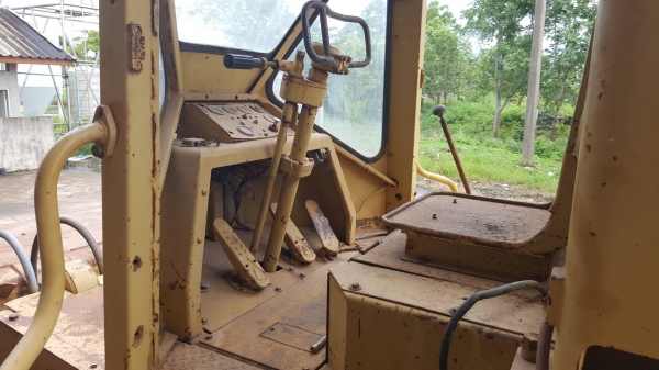 ขาย รถแทรคเตอร์ 4 ล้อแกะ CAT 815 สภาพสวยพร้อมใช้งาน เครื่องดี เกียร์ดี ปั้มดี เอกสารใบซื้อขาย ราคาต่อรองได้ครับ