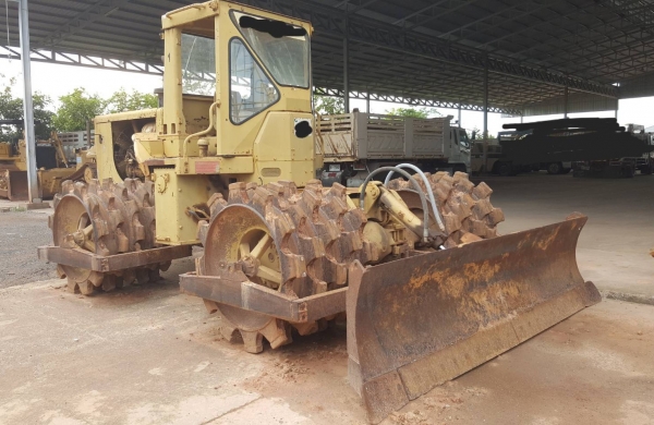 ขาย รถแทรคเตอร์ 4 ล้อแกะ CAT 815 สภาพสวยพร้อมใช้งาน เครื่องดี เกียร์ดี ปั้มดี เอกสารใบซื้อขาย ราคาต่อรองได้ครับ