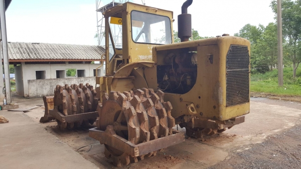 ขาย รถแทรคเตอร์ 4 ล้อแกะ CAT 815 สภาพสวยพร้อมใช้งาน เครื่องดี เกียร์ดี ปั้มดี เอกสารใบซื้อขาย ราคาต่อรองได้ครับ