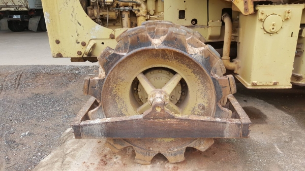 ขาย รถแทรคเตอร์ 4 ล้อแกะ CAT 815 สภาพสวยพร้อมใช้งาน เครื่องดี เกียร์ดี ปั้มดี เอกสารใบซื้อขาย ราคาต่อรองได้ครับ