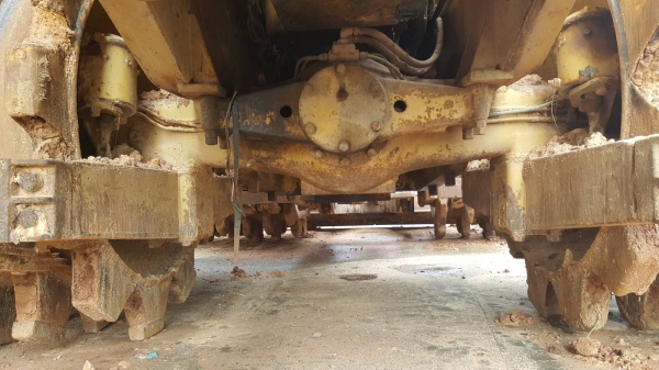 ขาย รถแทรคเตอร์ 4 ล้อแกะ CAT 815 สภาพสวยพร้อมใช้งาน เครื่องดี เกียร์ดี ปั้มดี เอกสารใบซื้อขาย ราคาต่อรองได้ครับ