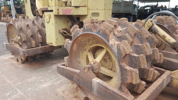 ขาย รถแทรคเตอร์ 4 ล้อแกะ CAT 815 สภาพสวยพร้อมใช้งาน เครื่องดี เกียร์ดี ปั้มดี เอกสารใบซื้อขาย ราคาต่อรองได้ครับ