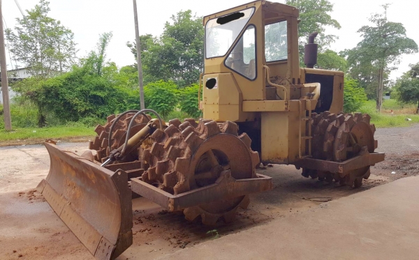 ขาย รถแทรคเตอร์ 4 ล้อแกะ CAT 815 สภาพสวยพร้อมใช้งาน เครื่องดี เกียร์ดี ปั้มดี เอกสารใบซื้อขาย ราคาต่อรองได้ครับ