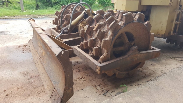 ขาย รถแทรคเตอร์ 4 ล้อแกะ CAT 815 สภาพสวยพร้อมใช้งาน เครื่องดี เกียร์ดี ปั้มดี เอกสารใบซื้อขาย ราคาต่อรองได้ครับ