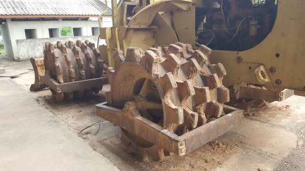 ขาย รถแทรคเตอร์ 4 ล้อแกะ CAT 815 สภาพสวยพร้อมใช้งาน เครื่องดี เกียร์ดี ปั้มดี เอกสารใบซื้อขาย ราคาต่อรองได้ครับ