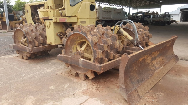 ขาย รถแทรคเตอร์ 4 ล้อแกะ CAT 815 สภาพสวยพร้อมใช้งาน เครื่องดี เกียร์ดี ปั้มดี เอกสารใบซื้อขาย ราคาต่อรองได้ครับ