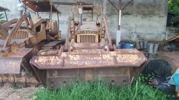 ขาย รถแทรคเตอร์ KOMATSU D50S-15 ซีเรียลสูง ห้องเลี้ยวระบบน้ำมัน เครื่องดี เกียร์ดี ช่วงล่างเต็ม มี 2 คันให้เลือก ราคาต่อรองได้