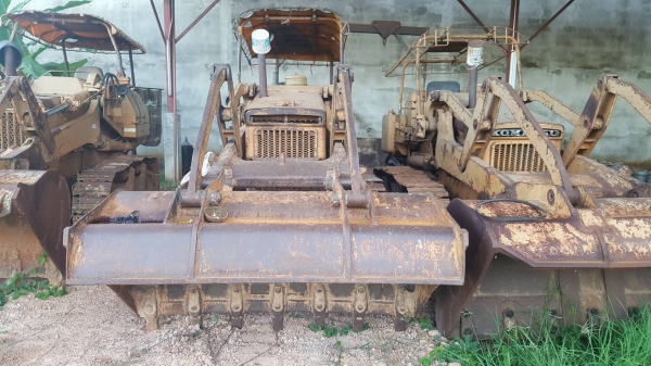 ขาย รถแทรคเตอร์ KOMATSU D50S-15 ซีเรียลสูง ห้องเลี้ยวระบบน้ำมัน เครื่องดี เกียร์ดี ช่วงล่างเต็ม มี 2 คันให้เลือก ราคาต่อรองได้