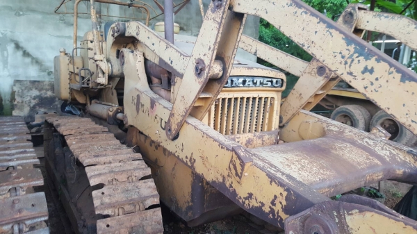 ขาย รถแทรคเตอร์ KOMATSU D50S-15 ซีเรียลสูง ห้องเลี้ยวระบบน้ำมัน เครื่องดี เกียร์ดี ช่วงล่างเต็ม มี 2 คันให้เลือก ราคาต่อรองได้