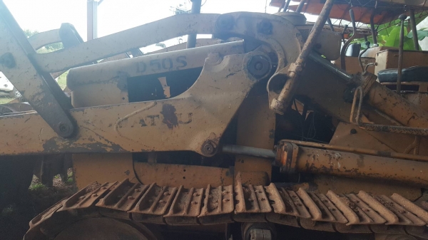 ขาย รถแทรคเตอร์ KOMATSU D50S-15 ซีเรียลสูง ห้องเลี้ยวระบบน้ำมัน เครื่องดี เกียร์ดี ช่วงล่างเต็ม มี 2 คันให้เลือก ราคาต่อรองได้