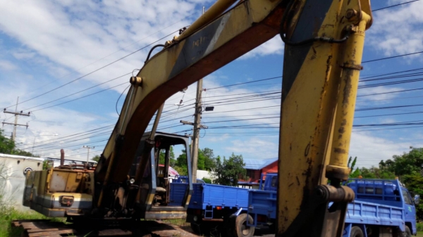 ขาย แบคโฮ KOBELCO SK200-2 เครื่องดี ปั้มดี ช่วงล่าง 70\% ราคาต่อรองได้ครับ