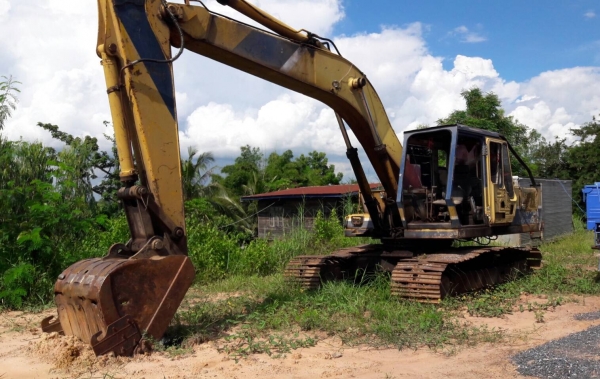 ขาย แบคโฮ KOBELCO SK200-2 เครื่องดี ปั้มดี ช่วงล่าง 70\% ราคาต่อรองได้ครับ