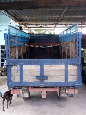 อีแต๋นสี่ล้อดั๊มพร้อมใช้งาน อีแต๋นสี่ล้อดั๊มพร้อมใช้งาน