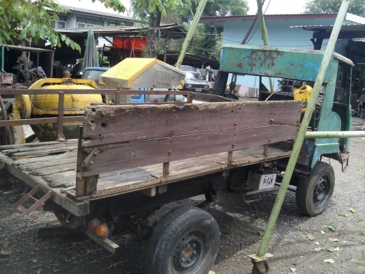 อีแต๋นสี่ล้อพร้อมใช้งาน อีแต๋นสี่ล้อพร้อมใช้งาน