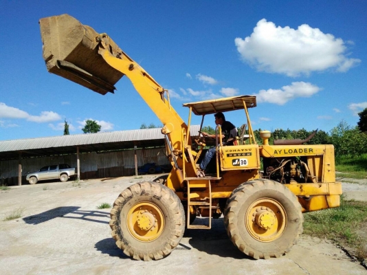 ขายรถตักล้อยาง