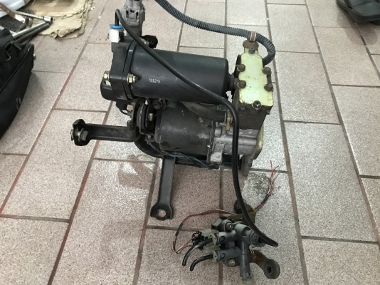 ปั้มลม12Vวาลครบๆตามรูปเก่าญี่ปุ่นสภาพดี