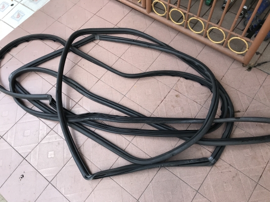 ยางขอบประตู VOLVO 850 เก่าญี่ปุ่นเเท้สภาพสวยยางยังนิ่มชุดละ