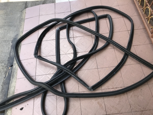 ยางขอบประตู VOLVO 850 เก่าญี่ปุ่นเเท้สภาพสวยยางยังนิ่มชุดละ