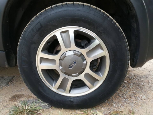 Ford escape 3000cc Top ราคา 185,000 บาท