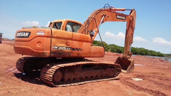 ขายรถแม็กโค / ดูซาน DX225LCA เอกสารแจ้งจำหน่ายคับ