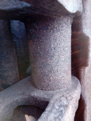 ขายโซ่พร้อมแผ่นรถแทรกเตอร์ CAT-D-4 โซ่แท้ บู้ชกลม สภาพสวยตามรูปขายไม่แพงครับ