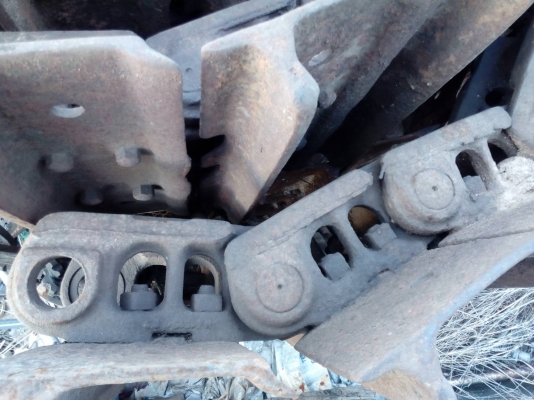 ขายโซ่พร้อมแผ่นรถแทรกเตอร์ CAT-D-4 โซ่แท้ บู้ชกลม สภาพสวยตามรูปขายไม่แพงครับ