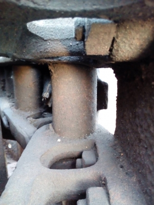 ขายโซ่พร้อมแผ่นรถแทรกเตอร์ CAT-D-4 โซ่แท้ บู้ชกลม สภาพสวยตามรูปขายไม่แพงครับ