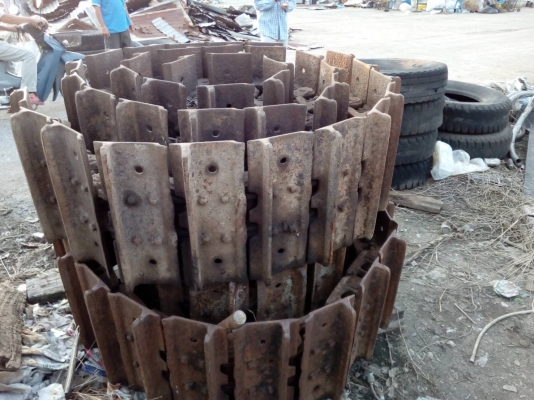 ขายโซ่พร้อมแผ่นรถแทรกเตอร์ CAT-D-4 โซ่แท้ บู้ชกลม สภาพสวยตามรูปขายไม่แพงครับ