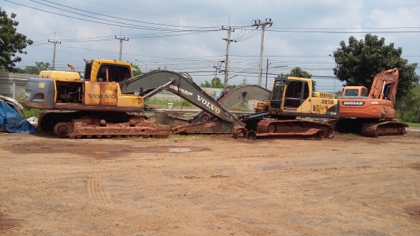 ขายแยกอะไหล่คัย / แม็กโค VOLVO 210B ขายแยกอะไหล่คัย / แม็กโค VOLVO 210B