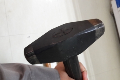 ขายค้อนทุบงานโบราณขนาด 3 1/3Lbs Made in USA.เก่าด้ามไม้สวยงาม