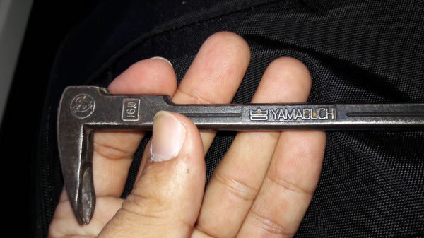 ขายชแลงญี่ปุ่นสภาพดี ตราไก่ขนาดจิ๋ว  Made in Japan.งานเก่าเหล็กดี