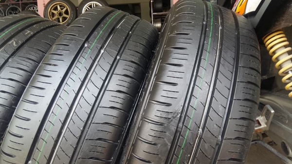 ขายยางป้ายแดงปี17 dunlop enasave ec300+ 185/65r15
